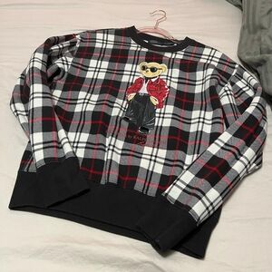 Ralph laurenbear sweatahirt women size Suse once like new.50$Shop 198$